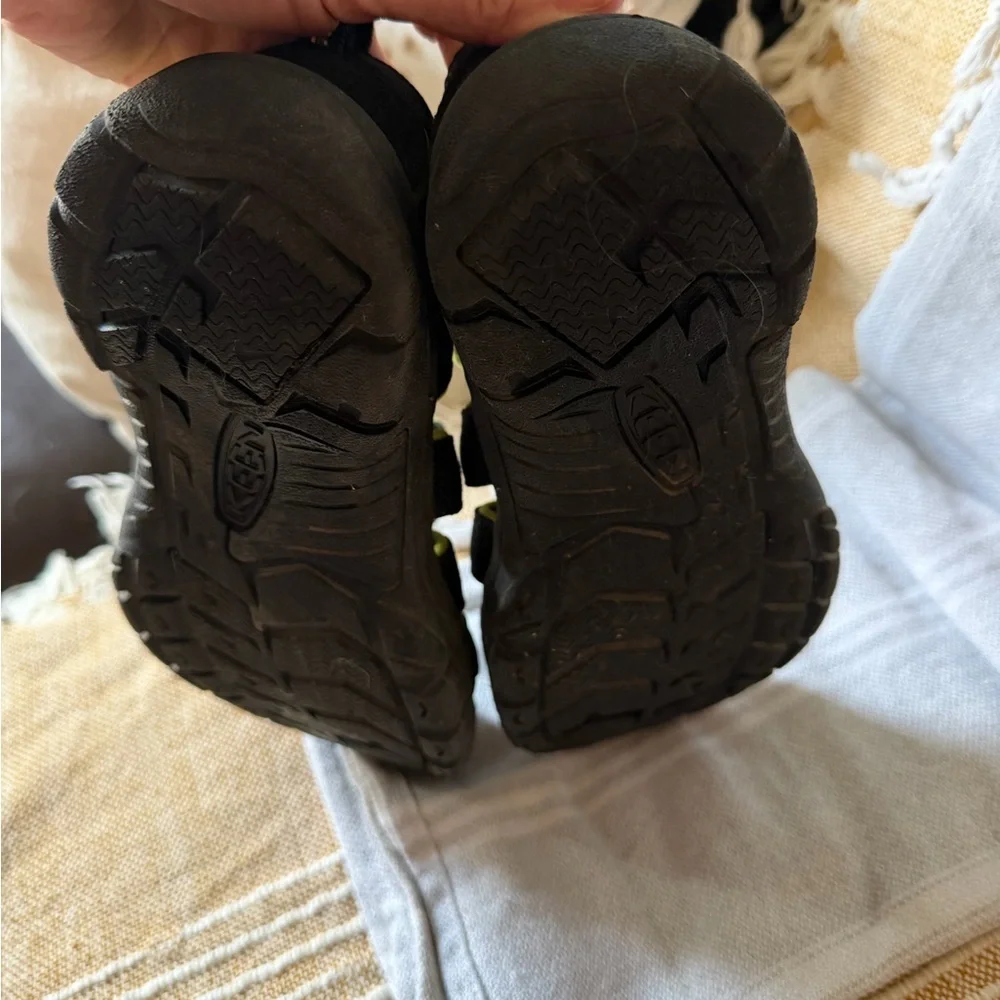 KEEN Kids Black and Lime Green Closed-Toe Sport Sandal